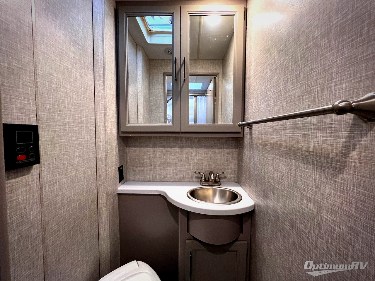 2022 Thor Quantum Sprinter DS24 Photo 29