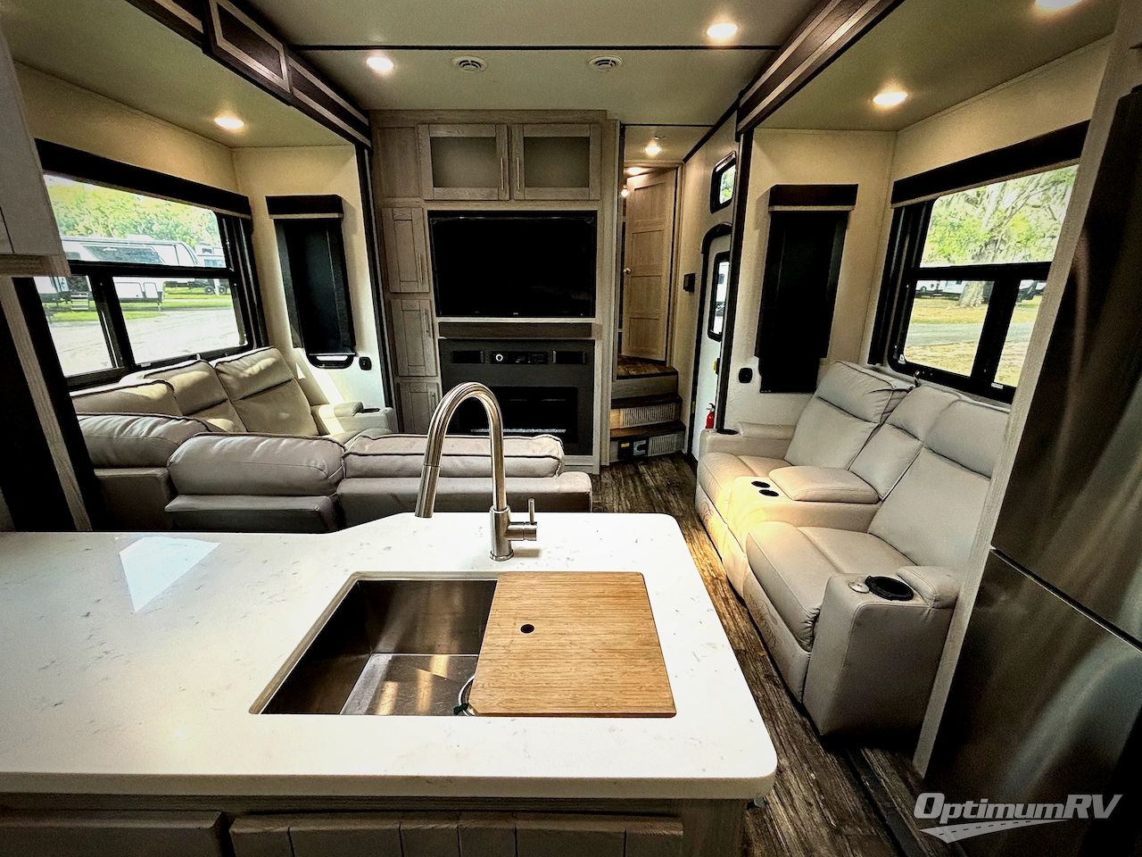 2021 Keystone Fuzion 430 Photo 5