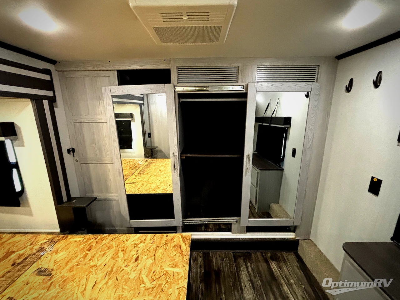 2021 Keystone Fuzion 430 Photo 10