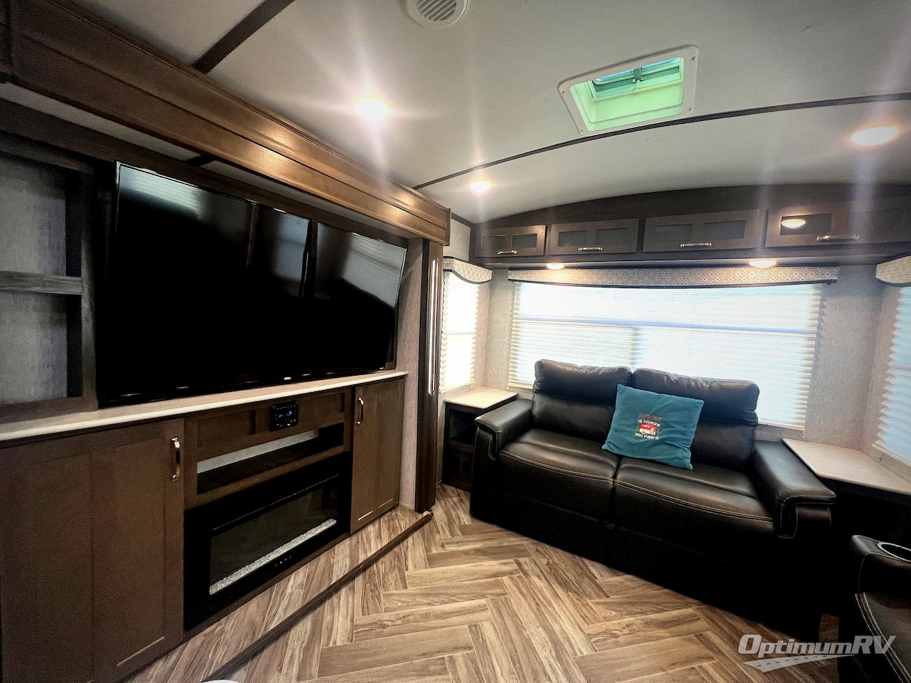 2021 Dutchmen Astoria 3373RL Photo 8