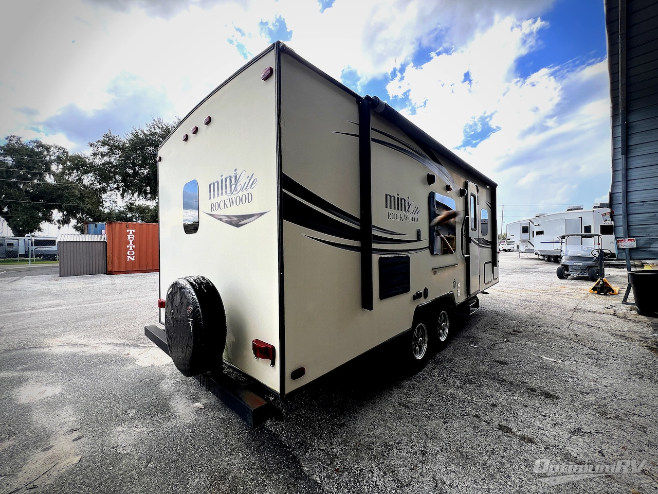 2016 Forest River Rockwood Mini Lite 2306 Photo 3
