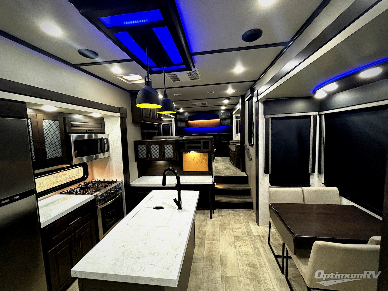 2022 Grand Design MOMENTUM 376THS Photo 4