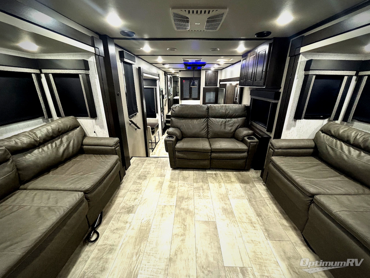 2022 Grand Design MOMENTUM 376THS Photo 7