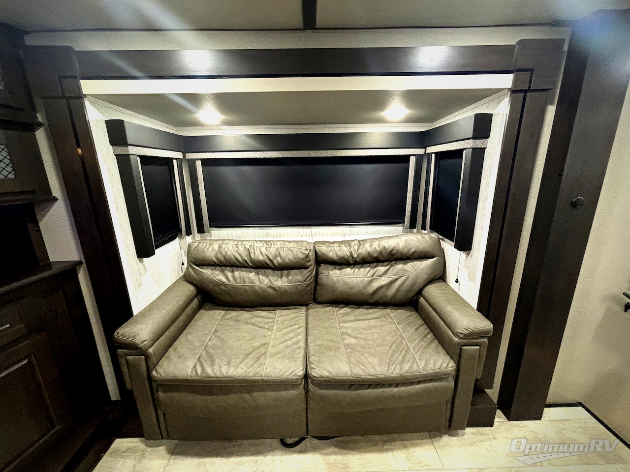 2022 Grand Design MOMENTUM 376THS Photo 8