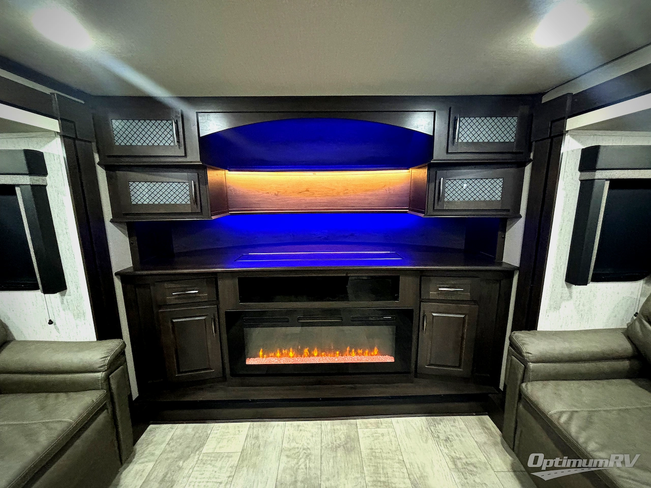 2022 Grand Design MOMENTUM 376THS Photo 10