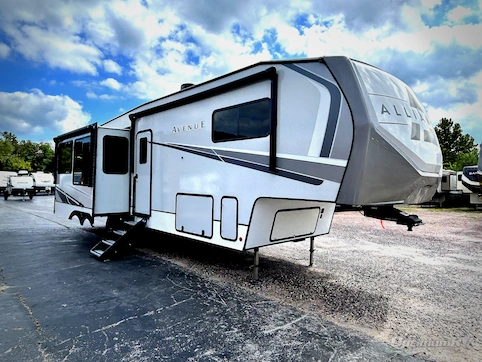 Used 2024 Alliance Avenue 32RLS Featured Photo