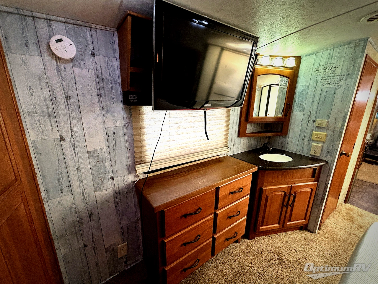 2012 Keystone Montana Big Sky 3400RL Photo 10