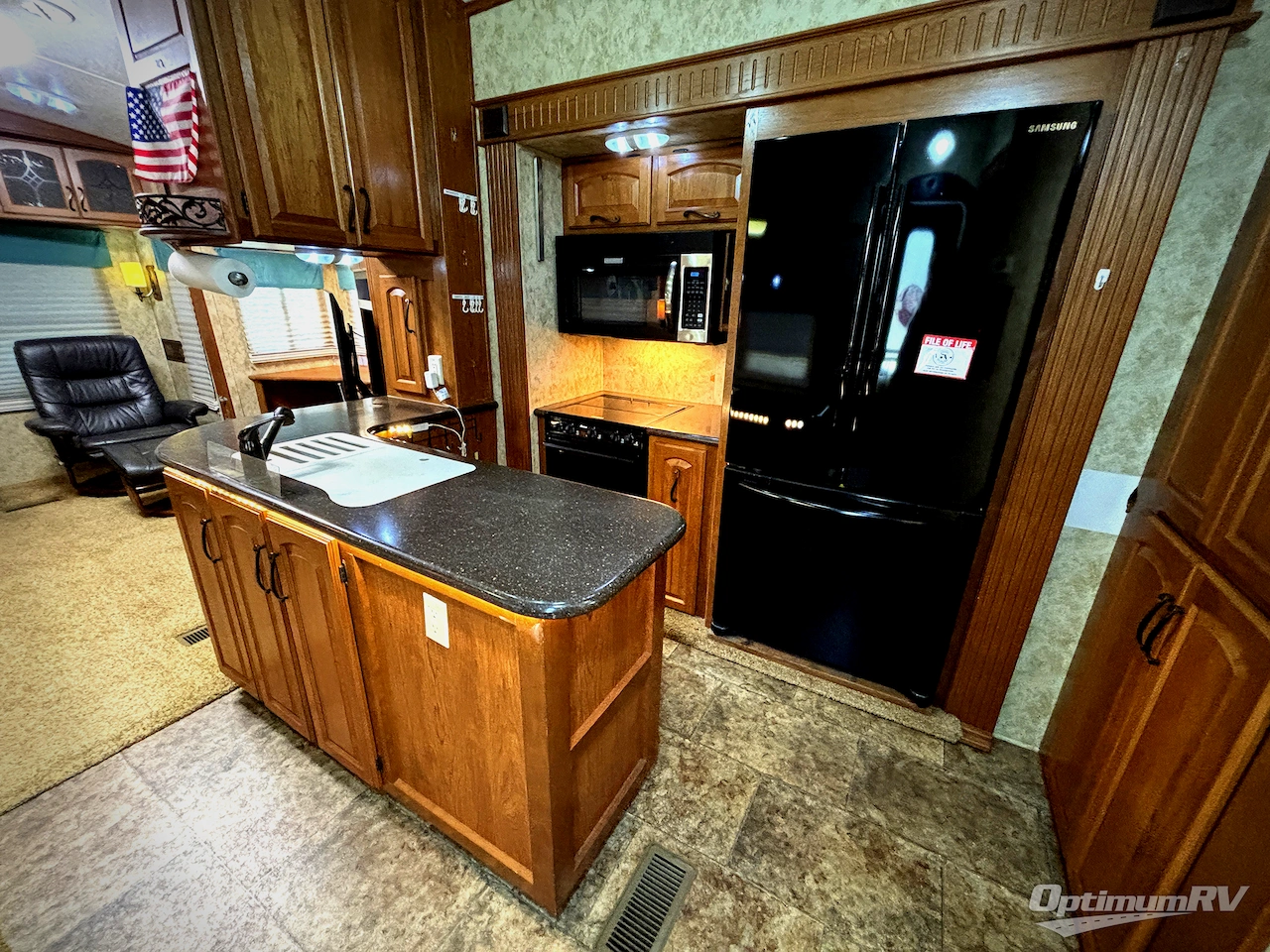 2012 Keystone Montana Big Sky 3400RL Photo 15