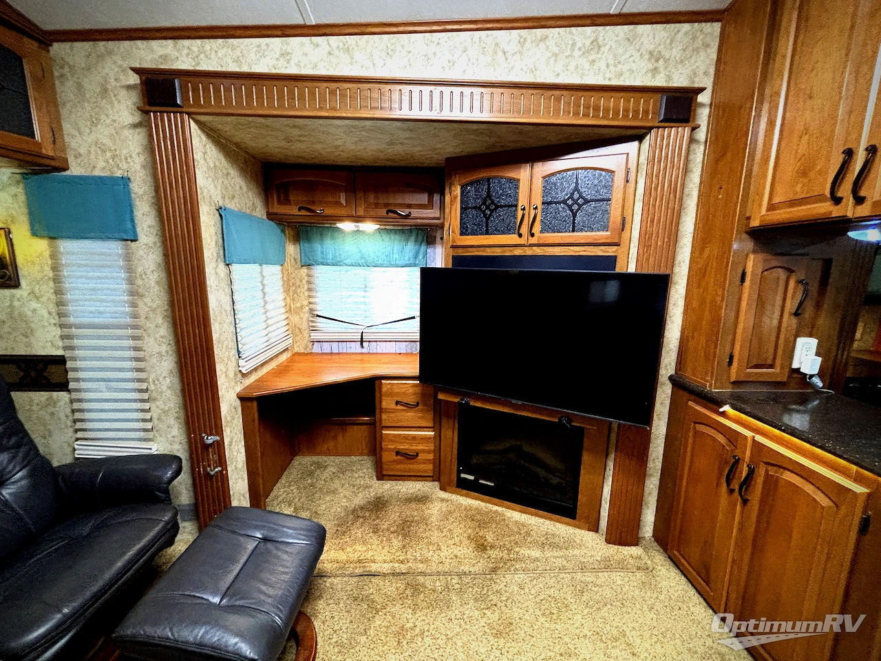2012 Keystone Montana Big Sky 3400RL Photo 18