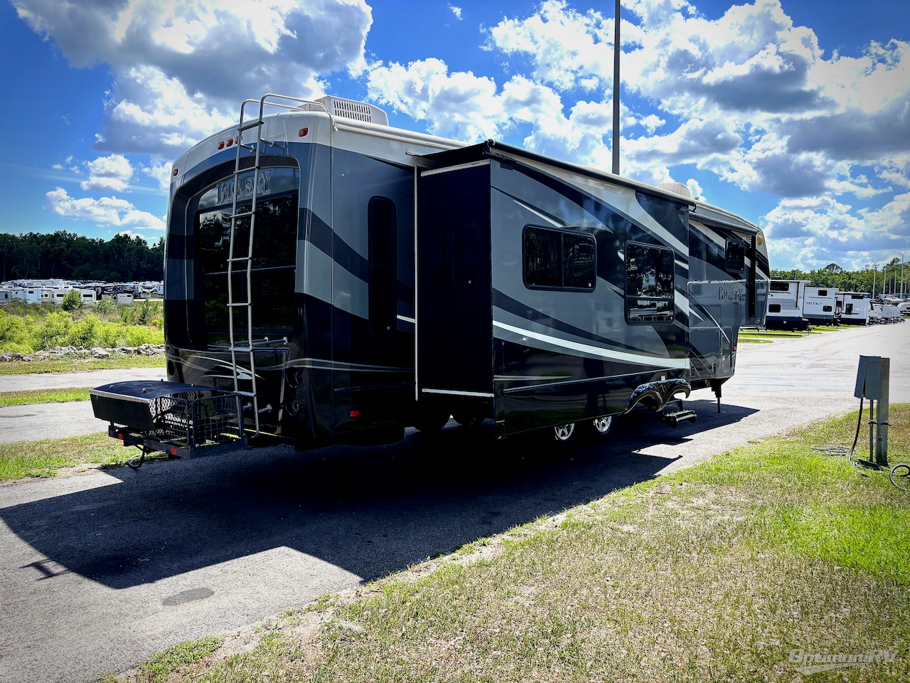 2012 Keystone Montana Big Sky 3400RL Photo 2