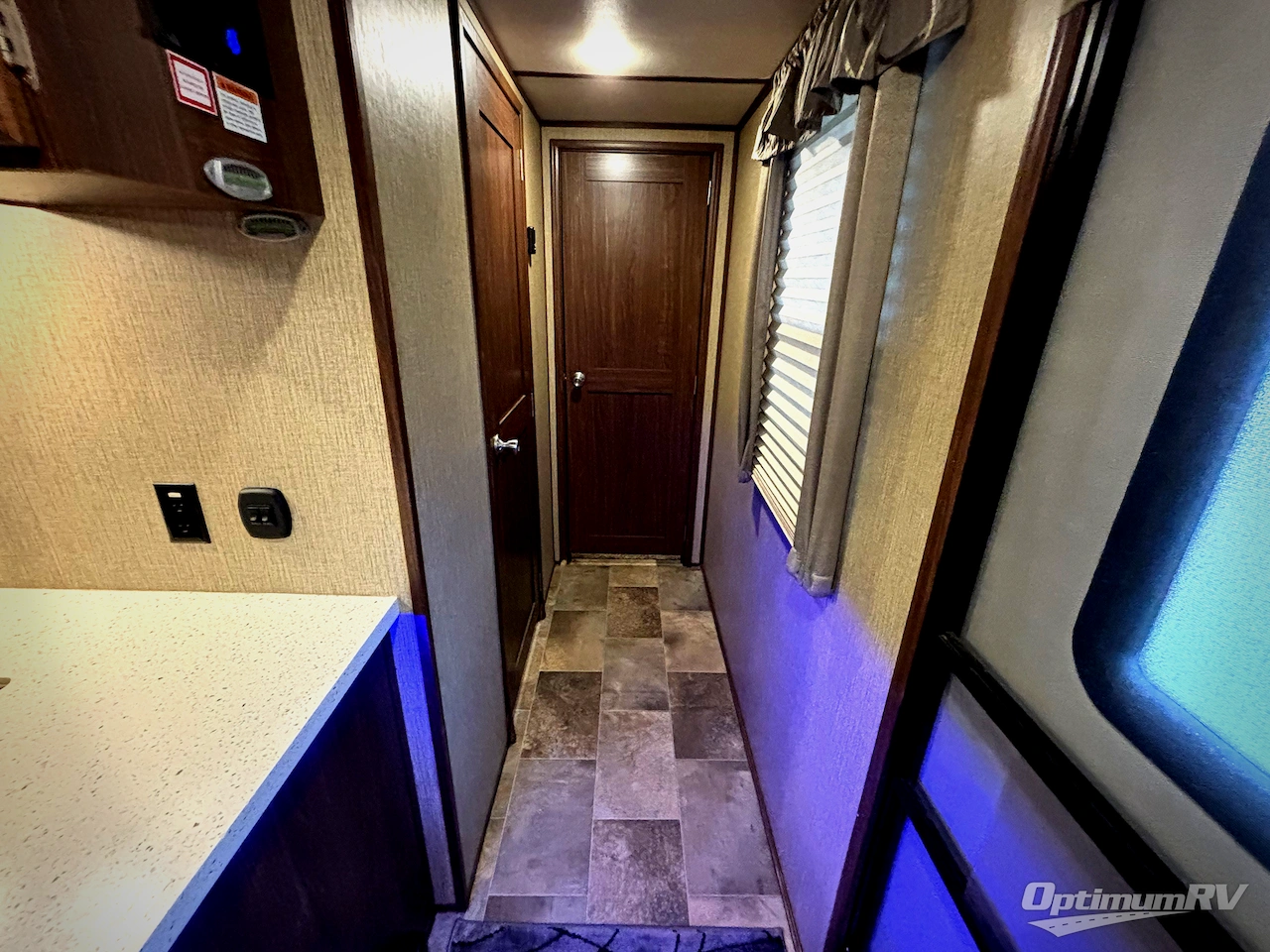 2017 Keystone Sprinter 332DEN Photo 6