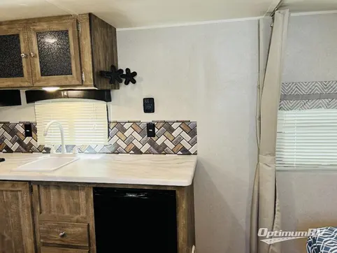 2019 Palomino Puma XLE Lite 18FBC RV Photo 2
