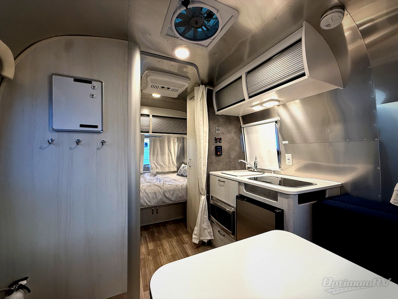 2024 Airstream Bambi 16RB Photo 5