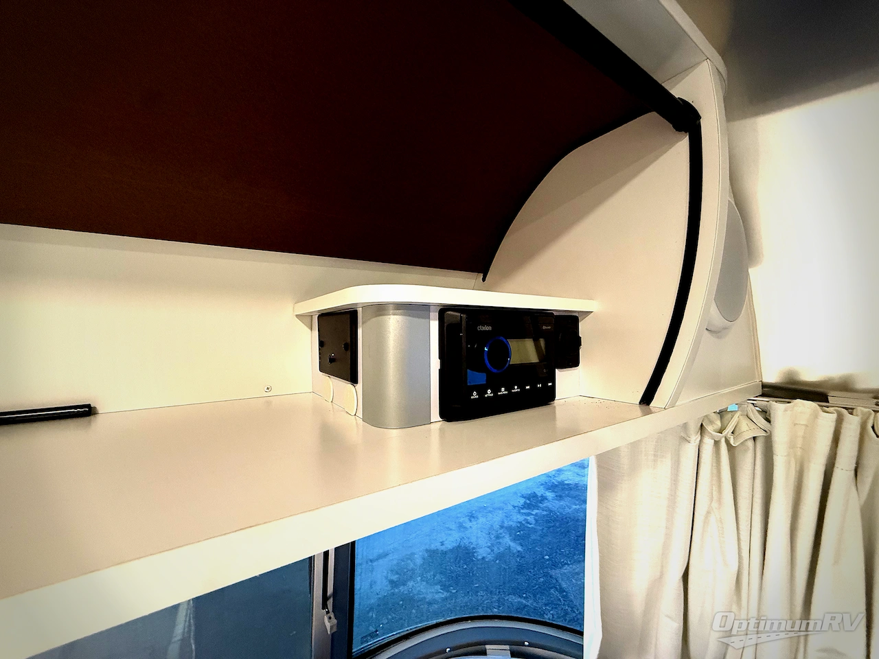 2024 Airstream Bambi 16RB Photo 9