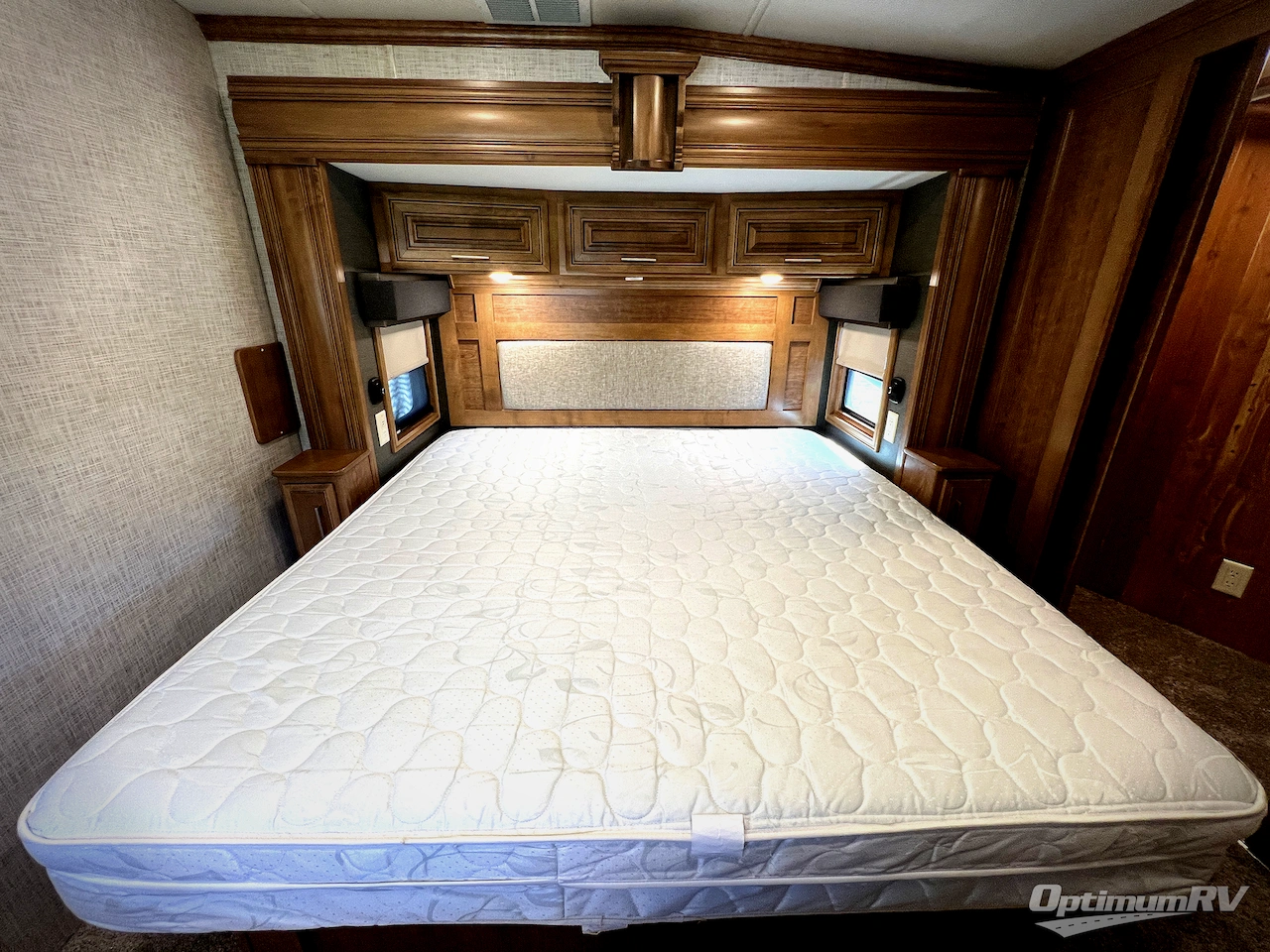 2020 DRV Luxury Suites FullHouse JX450 Photo 20