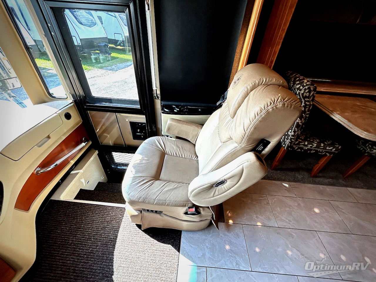 2017 Tiffin Phaeton 40AH Photo 9