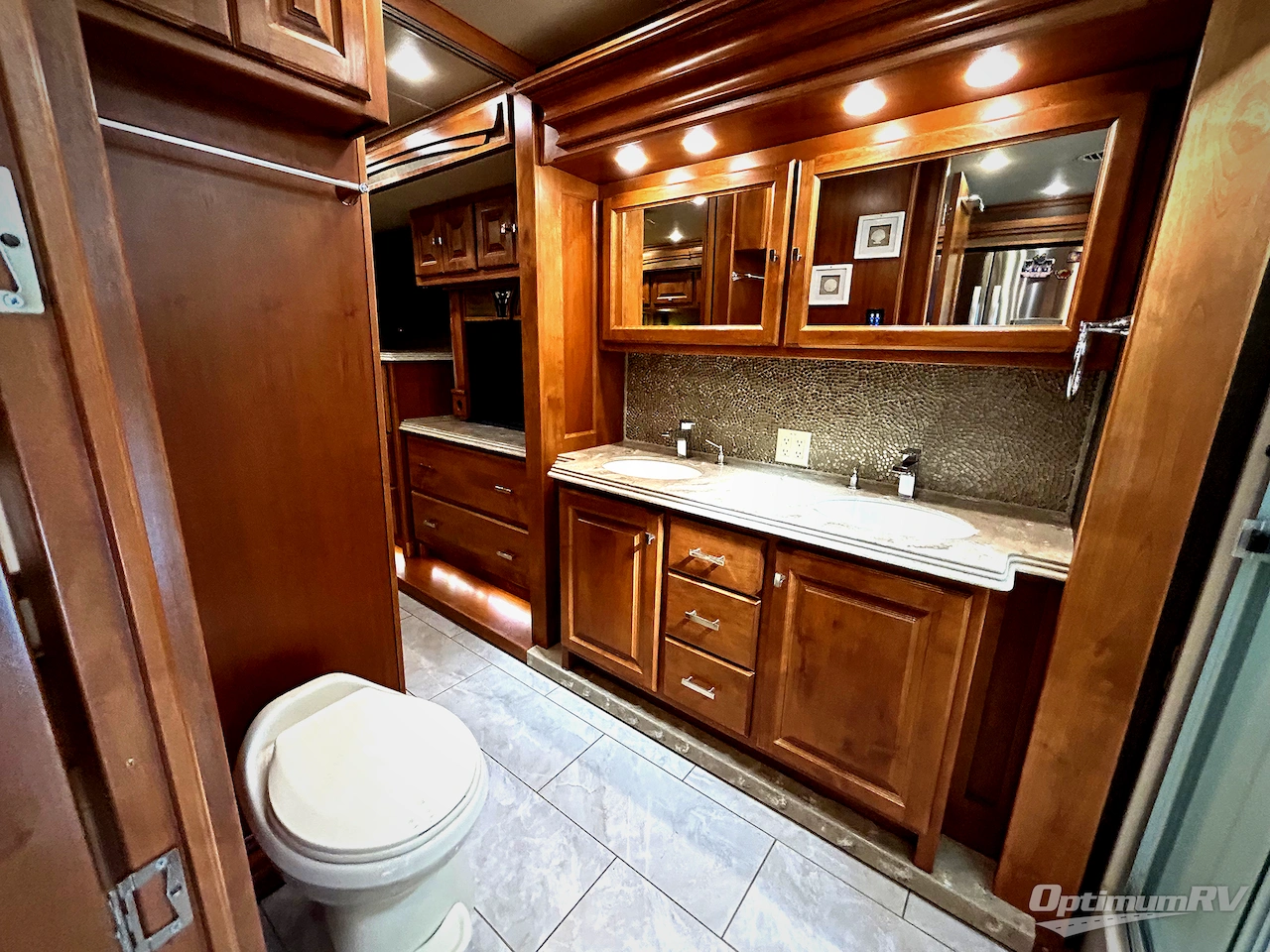 2017 Tiffin Phaeton 40AH Photo 17