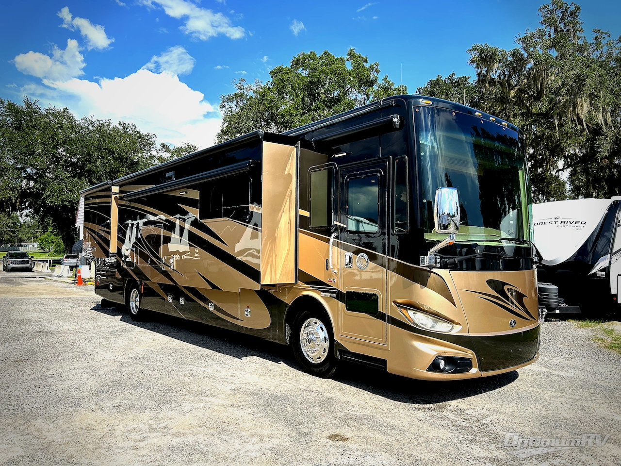 2017 Tiffin Phaeton 40AH Photo 1