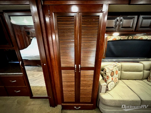 2017 Fleetwood Pace Arrow LXE 38K RV Photo 3