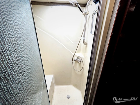 2017 Fleetwood Pace Arrow LXE 38K RV Photo 4