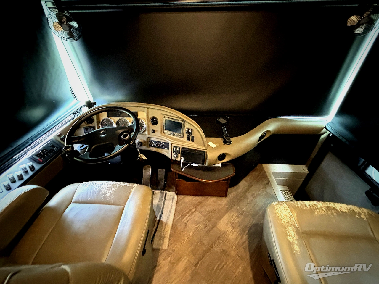 2017 Fleetwood Pace Arrow LXE 38K Photo 8