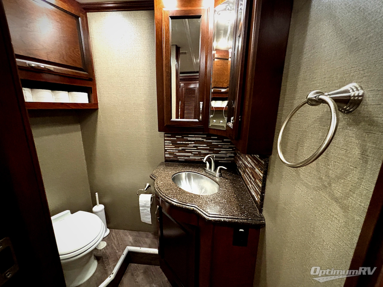 2017 Fleetwood Pace Arrow LXE 38K Photo 17