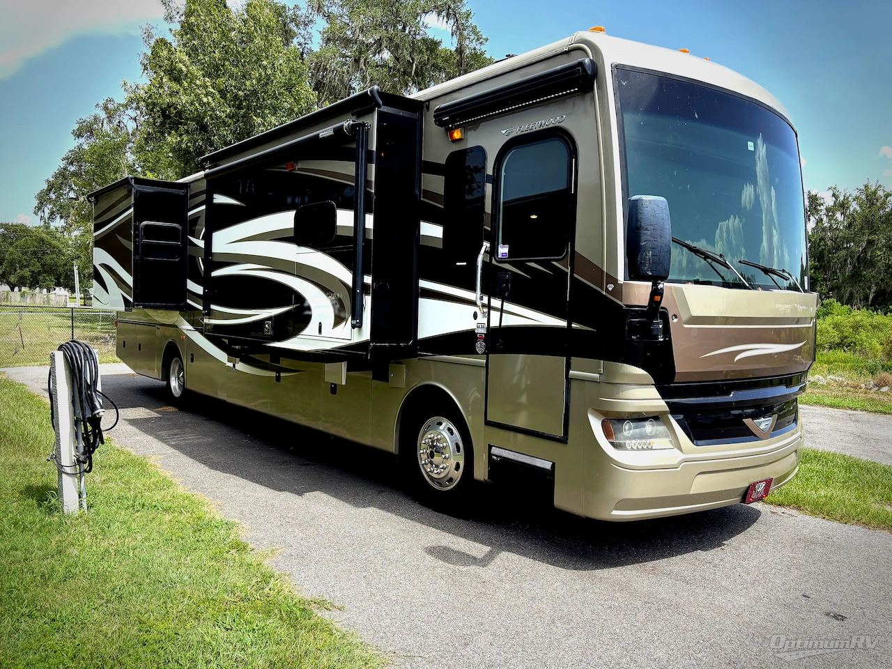 2017 Fleetwood Pace Arrow LXE 38K Photo 1