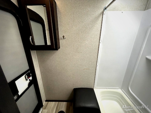 2022 Shasta Phoenix 367BH RV Photo 4