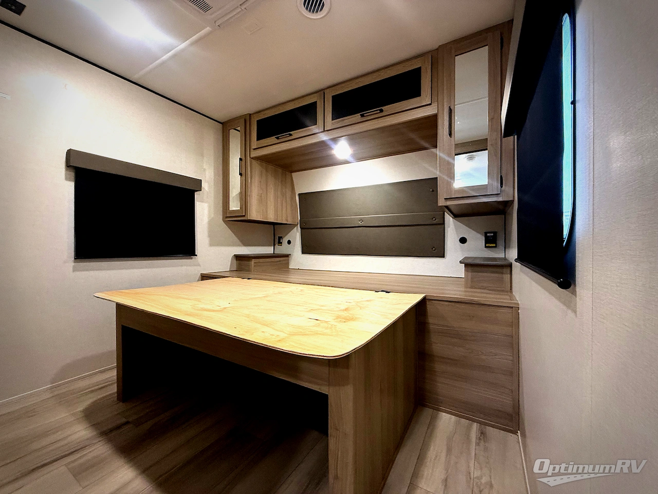 2026 Keystone Coleman Legacy 2950RL Photo 10