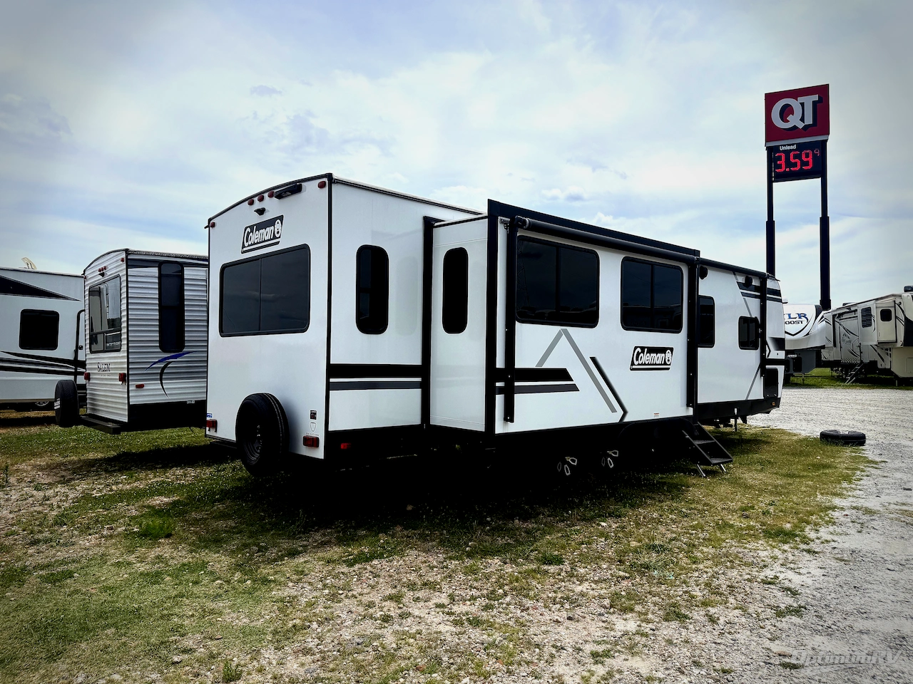 2026 Keystone Coleman Legacy 2950RL Photo 2