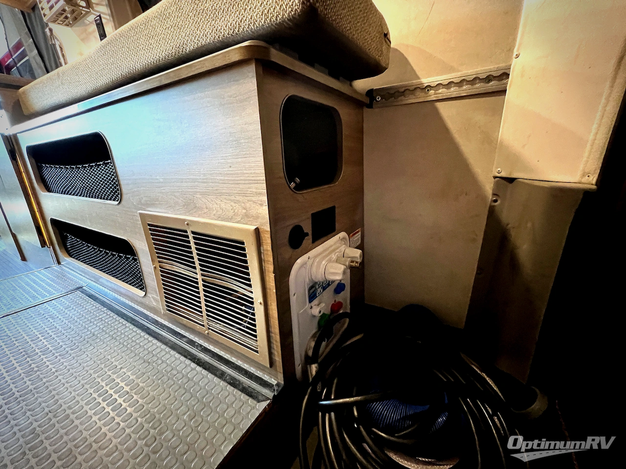 2022 Winnebago Solis 59PX Photo 31