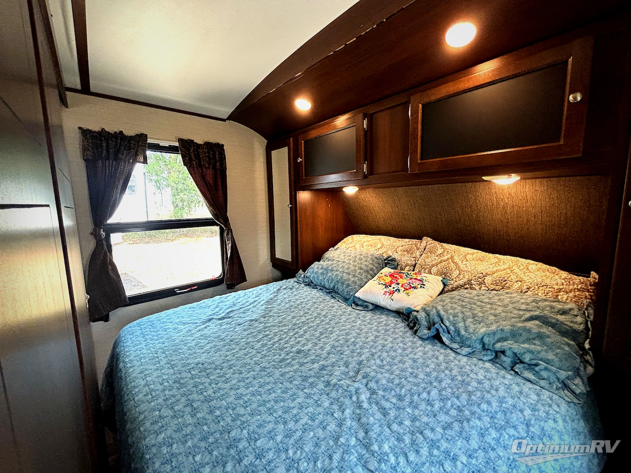 2017 Keystone Premier Ultra Lite 22RBPR Photo 6