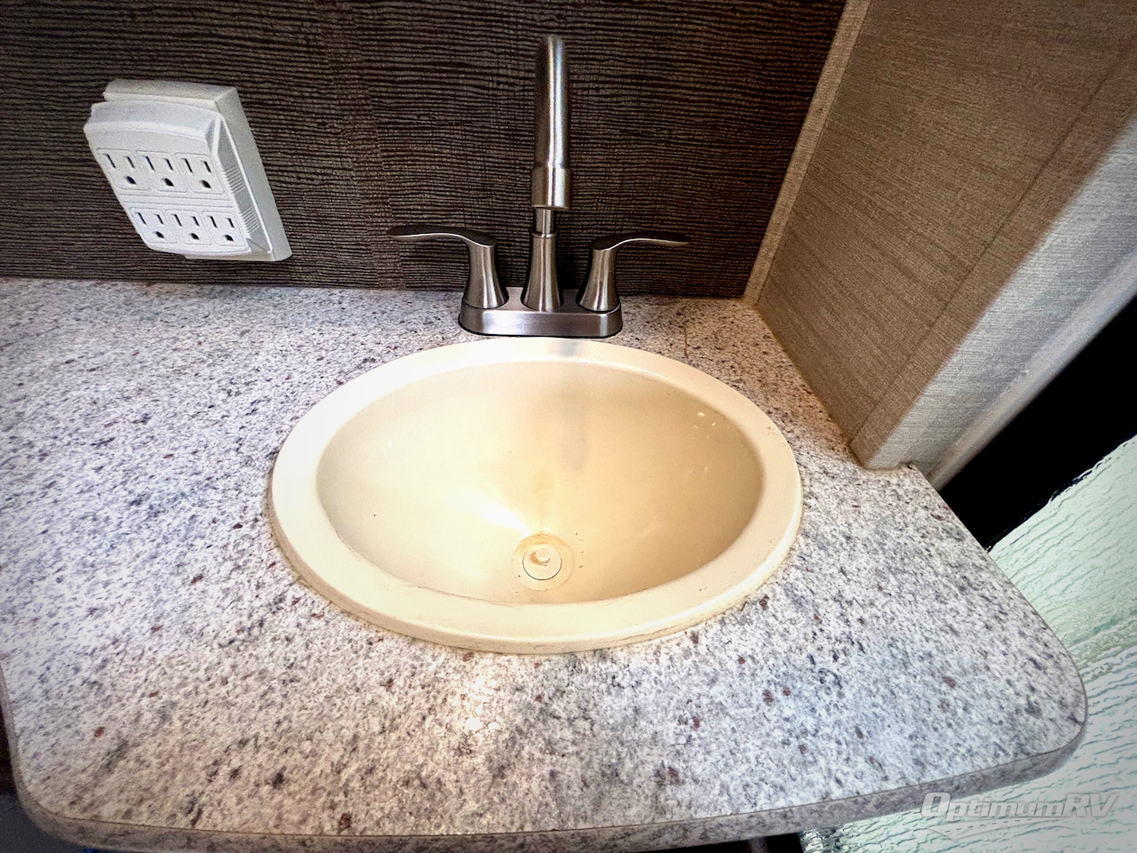 2017 Keystone Premier Ultra Lite 22RBPR Photo 11