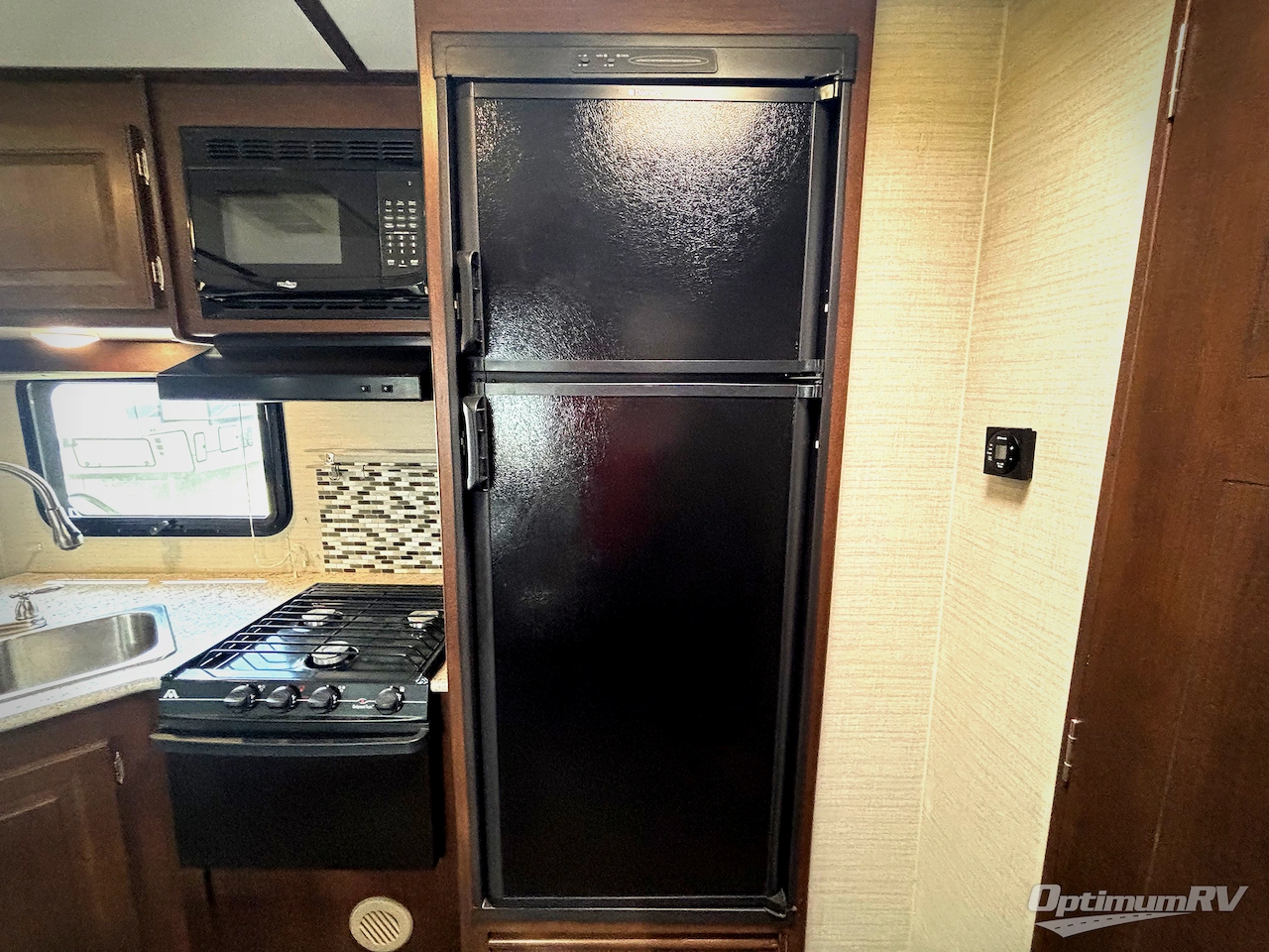 2017 Keystone Premier Ultra Lite 22RBPR Photo 12