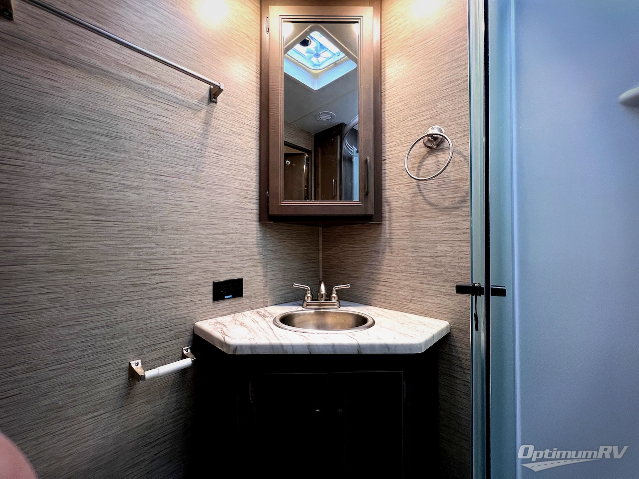 2023 Thor Freedom Traveler 30A Photo 34