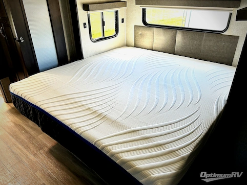 2022 Shasta Phoenix 334FL RV Photo 3