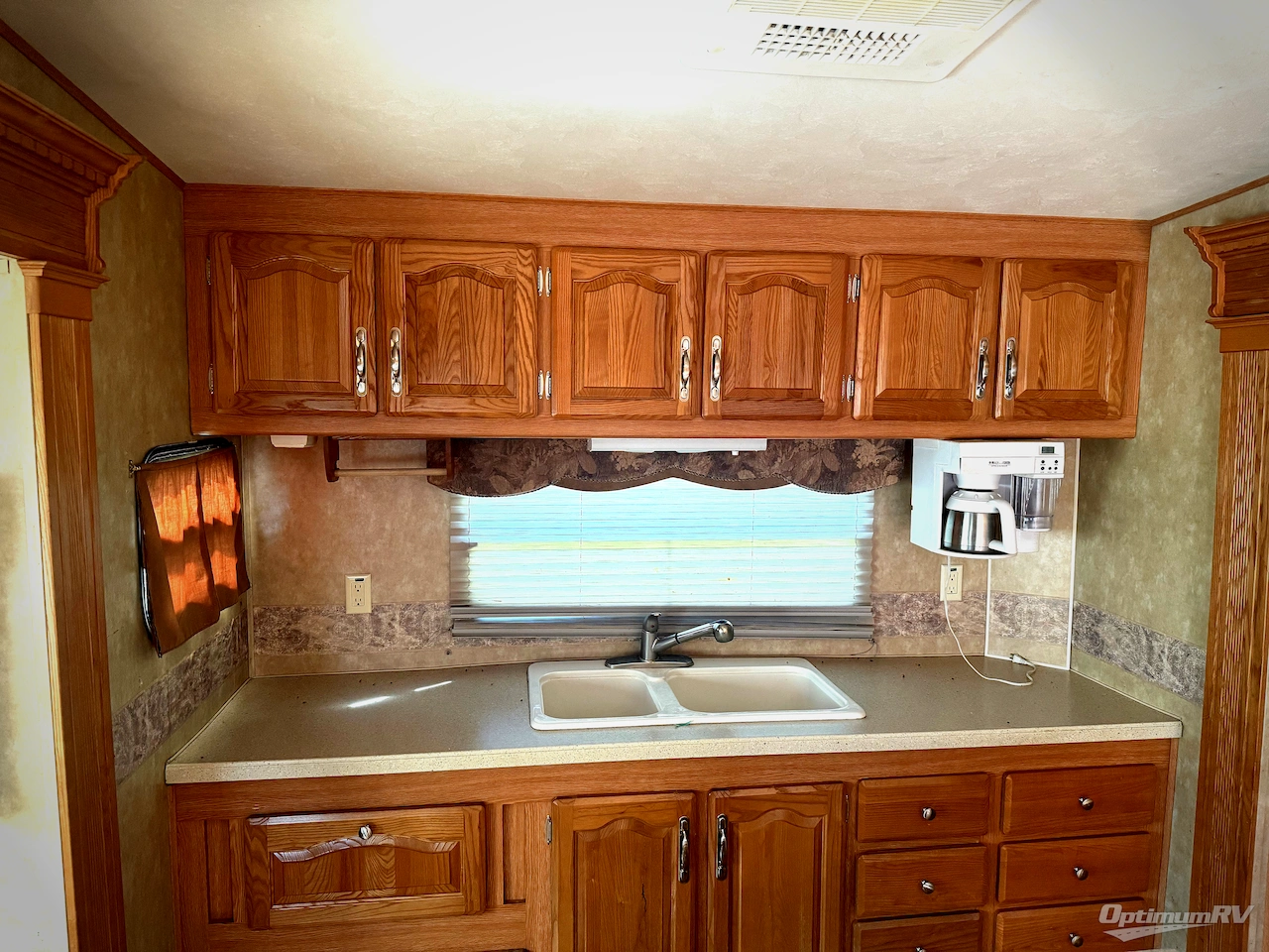2006 Forest River Cardinal 37RK Photo 10