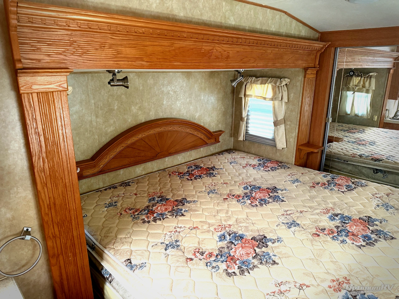 2006 Forest River Cardinal 37RK Photo 13