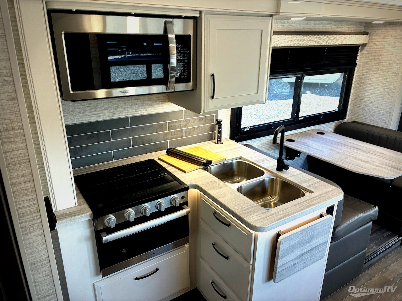 2025 Entegra Odyssey 27U Photo 4