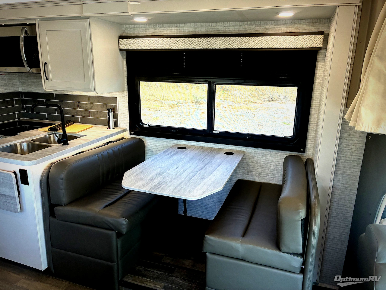 2025 Entegra Odyssey 27U Photo 5