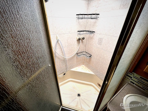 2006 Fleetwood Bounder Diesel 39Z RV Photo 4