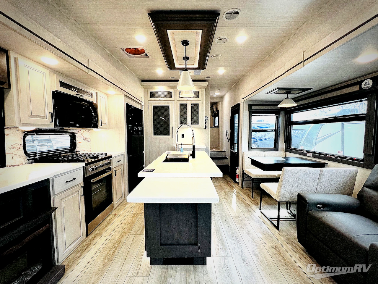 2025 East To West Ahara 325RL Photo 3