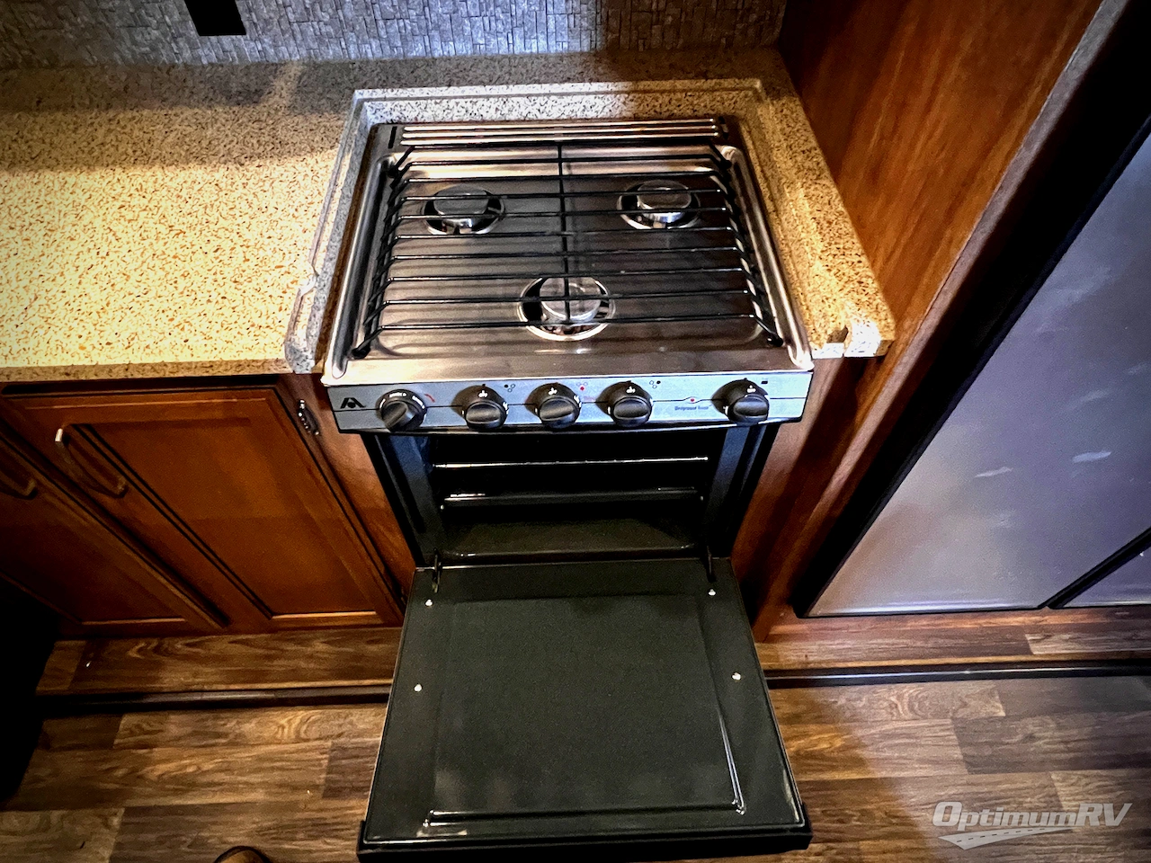 2016 Keystone Montana High Country 310RE Photo 16