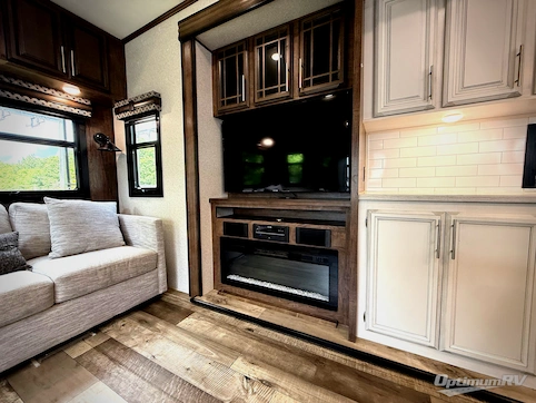2021 KZ Durango Gold G383RLQ RV Photo 2