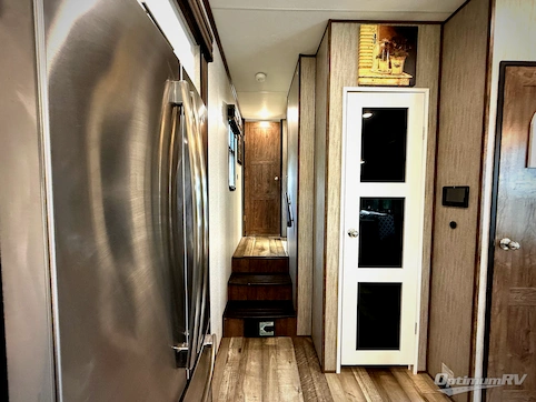 2021 KZ Durango Gold G383RLQ RV Photo 3