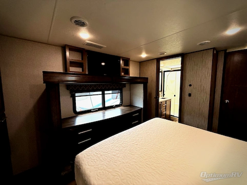2021 KZ Durango Gold G383RLQ RV Photo 4