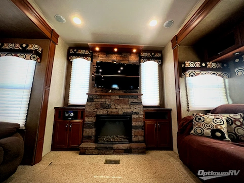 2015 Forest River Sandpiper 346RETS RV Photo 2