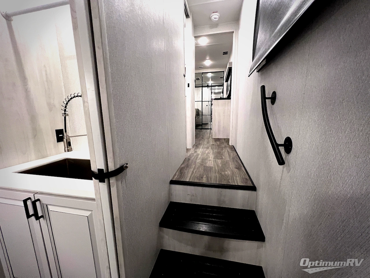 2026 East To West Ahara 383UR Photo 41