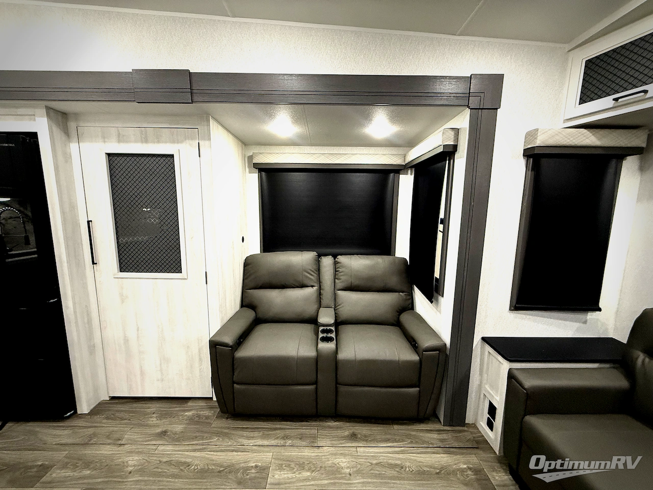 2026 East To West Ahara 383UR Photo 10