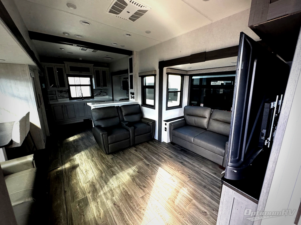 2026 East To West Ahara 395FB Photo 5